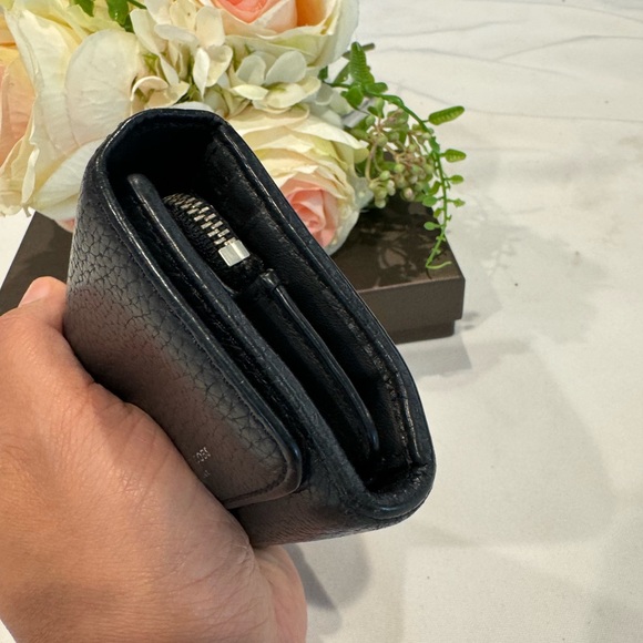 Authentic Marc Jacob’s small snap zippy wallet. - Picture 10 of 10